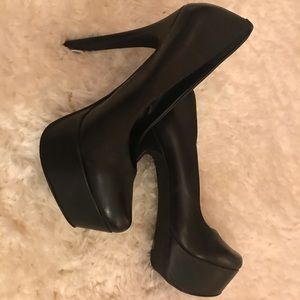 Jessica Simpson Black Pumps size 5 1/2